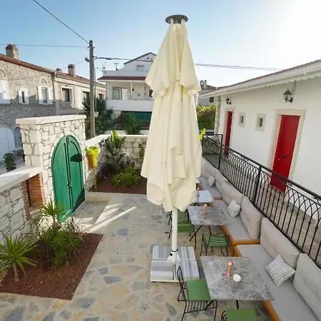 Pom Alacati Boutique *