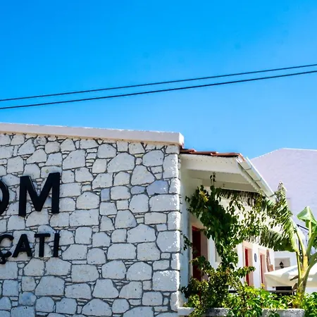 Pom Alacati Boutique