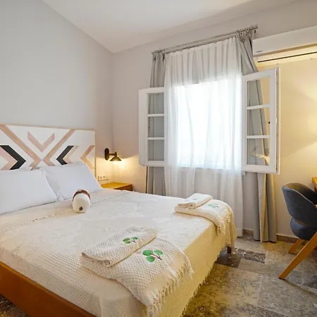 Pom Alacati Boutique *