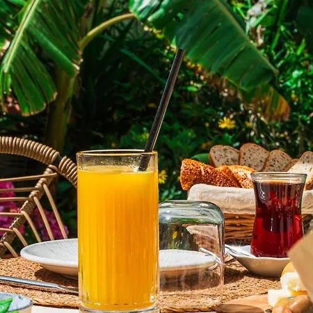 Pom Alacati Boutique Hotel *