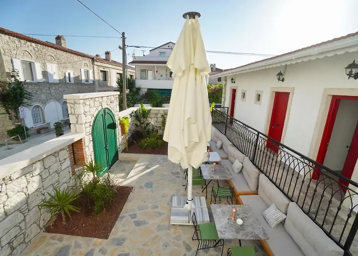 Pom Alacati Boutique *