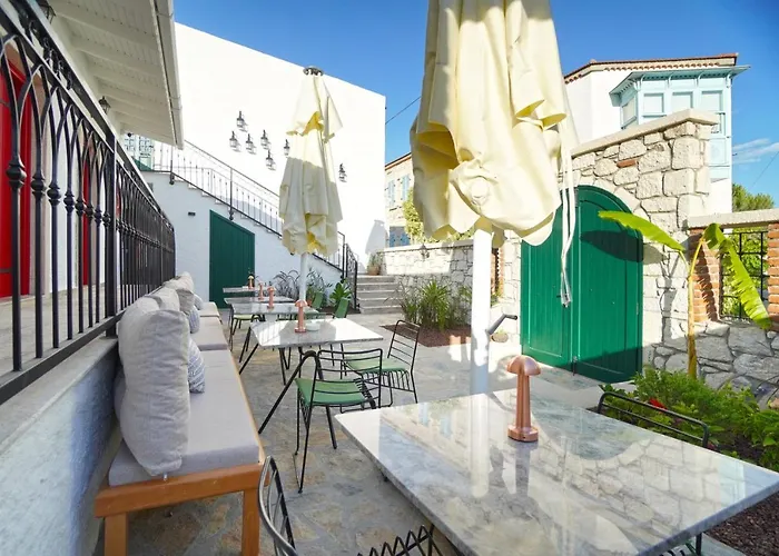 Pom Alacati Boutique 酒店