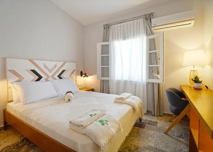 Pom Alacati Boutique *