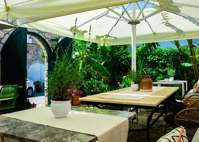 Pom Alacati Boutique 酒店